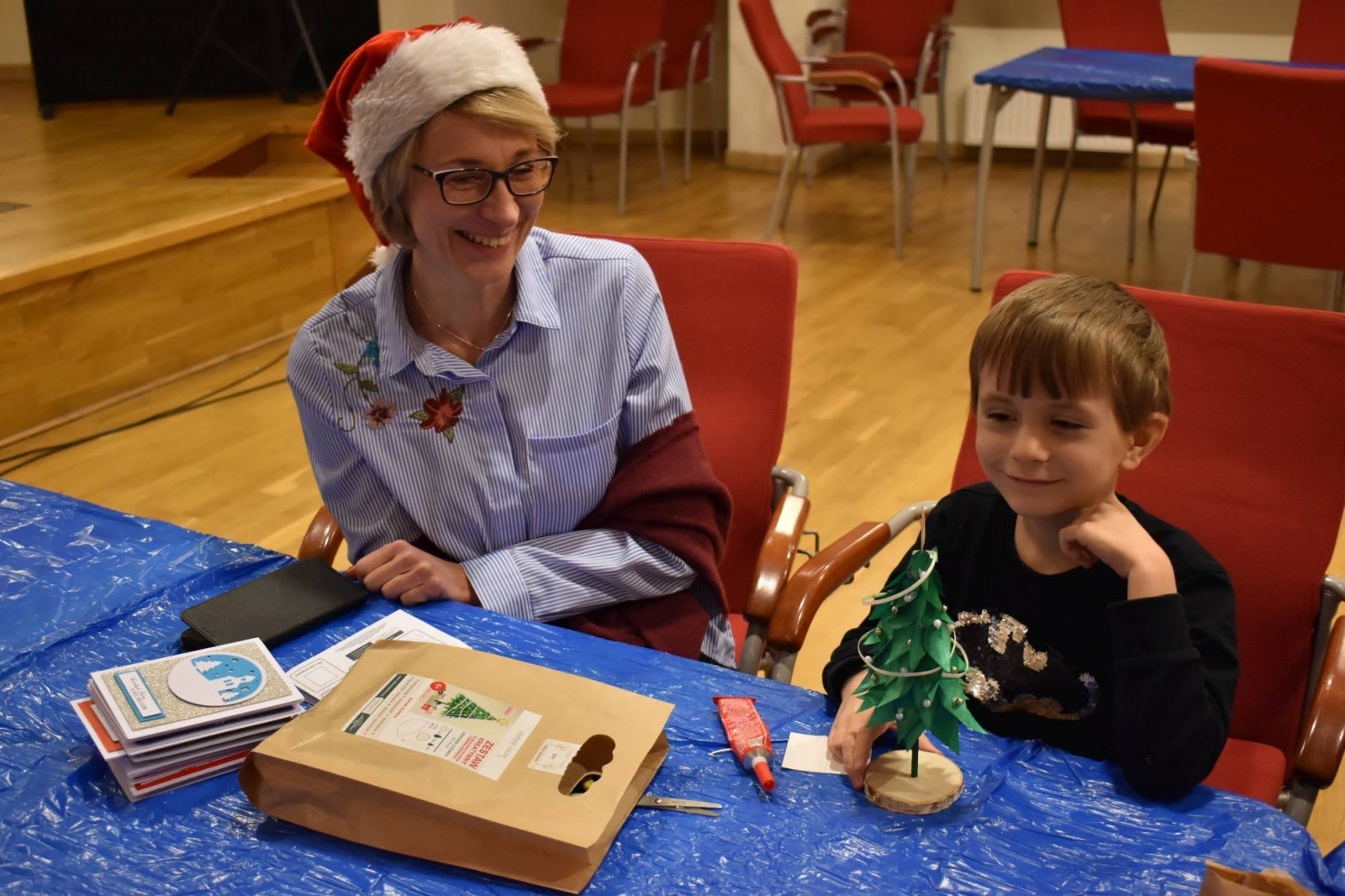 Zdjęcie w galerii na portalu naszraciborz.pl: Jarmark zamkowy. Dzieci na scenie i świąteczne wynalazki wiadomości z regionu
