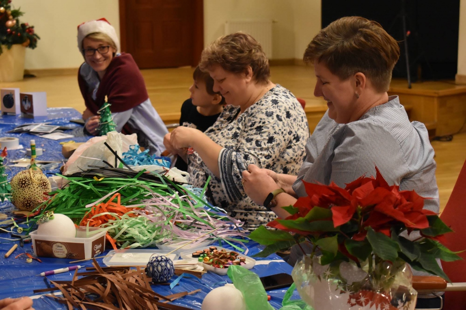 Zdjęcie w galerii na portalu naszraciborz.pl: Jarmark zamkowy. Dzieci na scenie i świąteczne wynalazki wiadomości z regionu