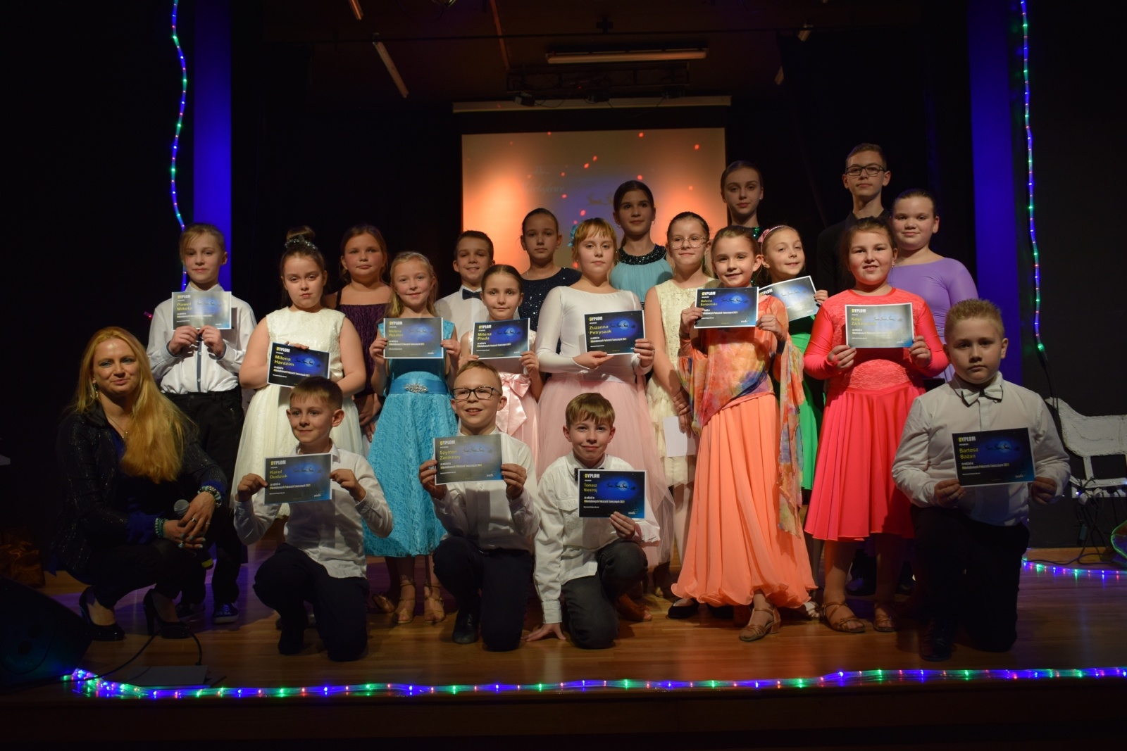 Zdjęcie w galerii na portalu naszraciborz.pl: Mikołajkowe pokazy taneczne w MDK wiadomości z regionu