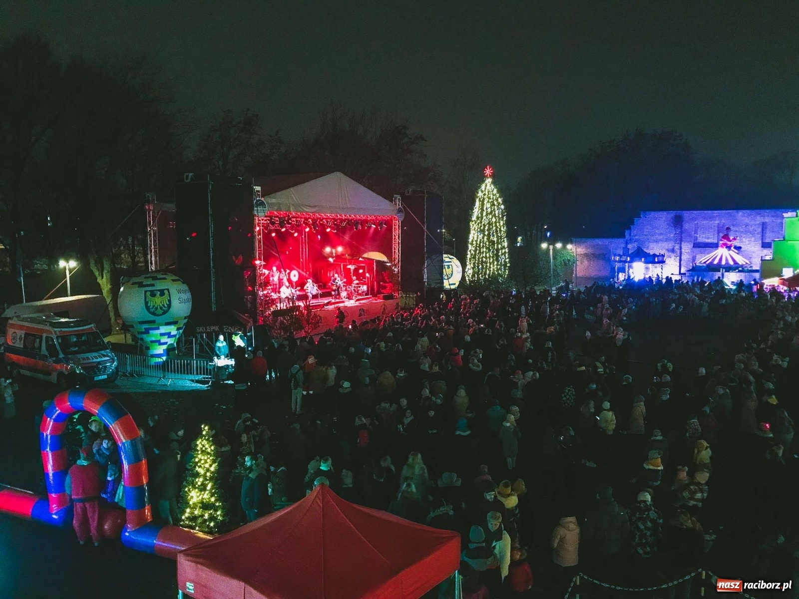 Zdjęcie w galerii na portalu naszraciborz.pl: Enej kolędowo na zamku w Raciborzu [WIDEO] wiadomości z regionu