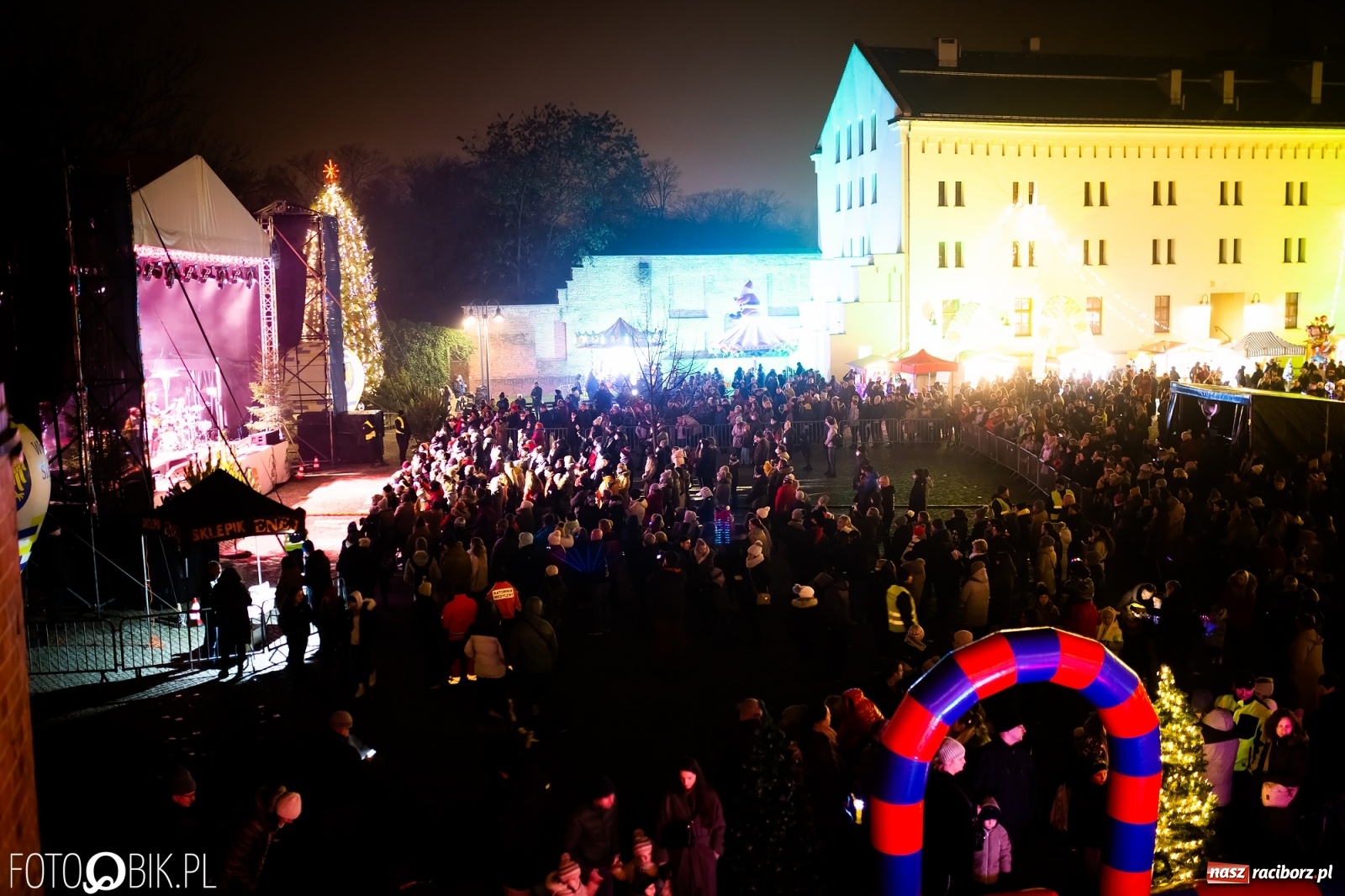 Zdjęcie w galerii na portalu naszraciborz.pl: Enej kolędowo na zamku w Raciborzu [WIDEO] wiadomości z regionu