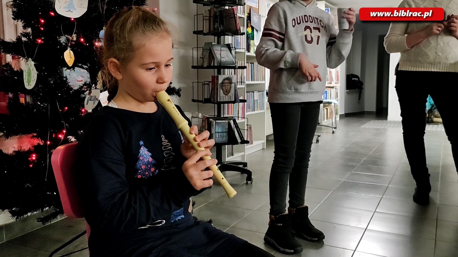 Zdjęcie w galerii na portalu naszraciborz.pl: Bajeczne powitanie zimy w bibliotece w Brzeziu wiadomości z regionu