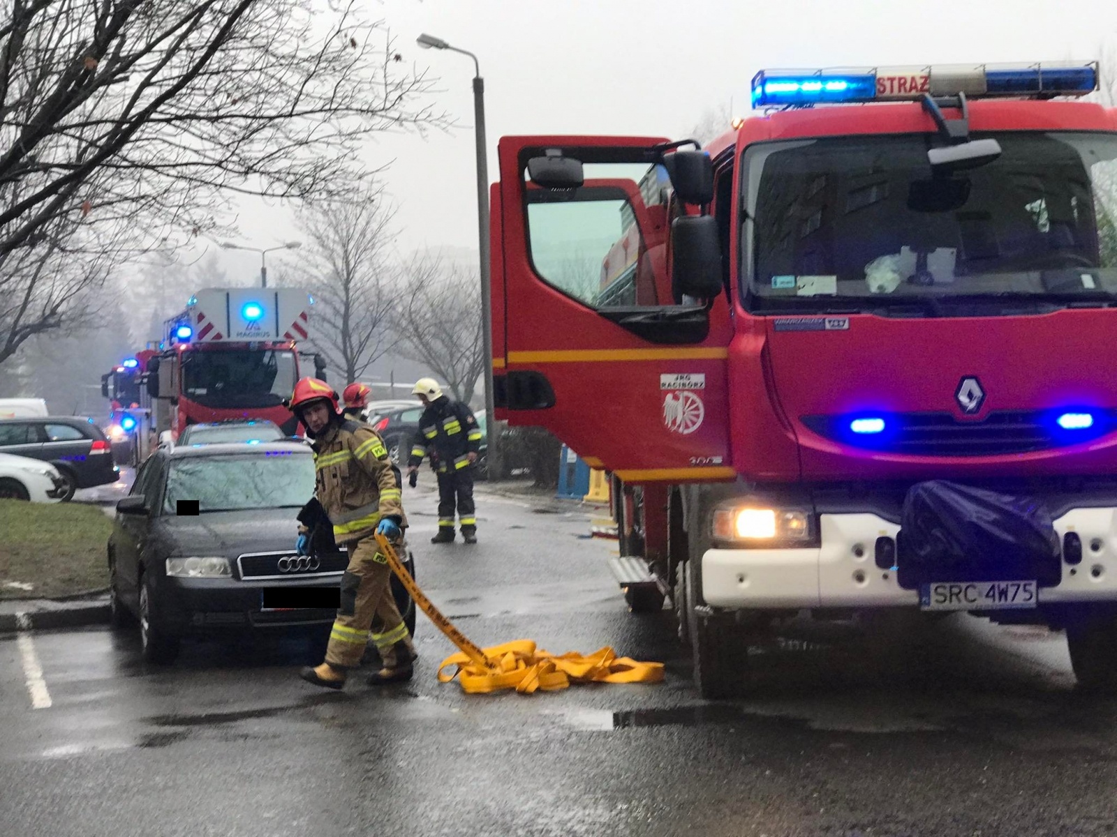 Zdjęcie w galerii na portalu naszraciborz.pl: Pożar mieszkania przy ul. Żorskiej w Raciborzu. Uratowano psa, 100 tys. zł strat [FOTO i WIDEO] wiadomości z regionu