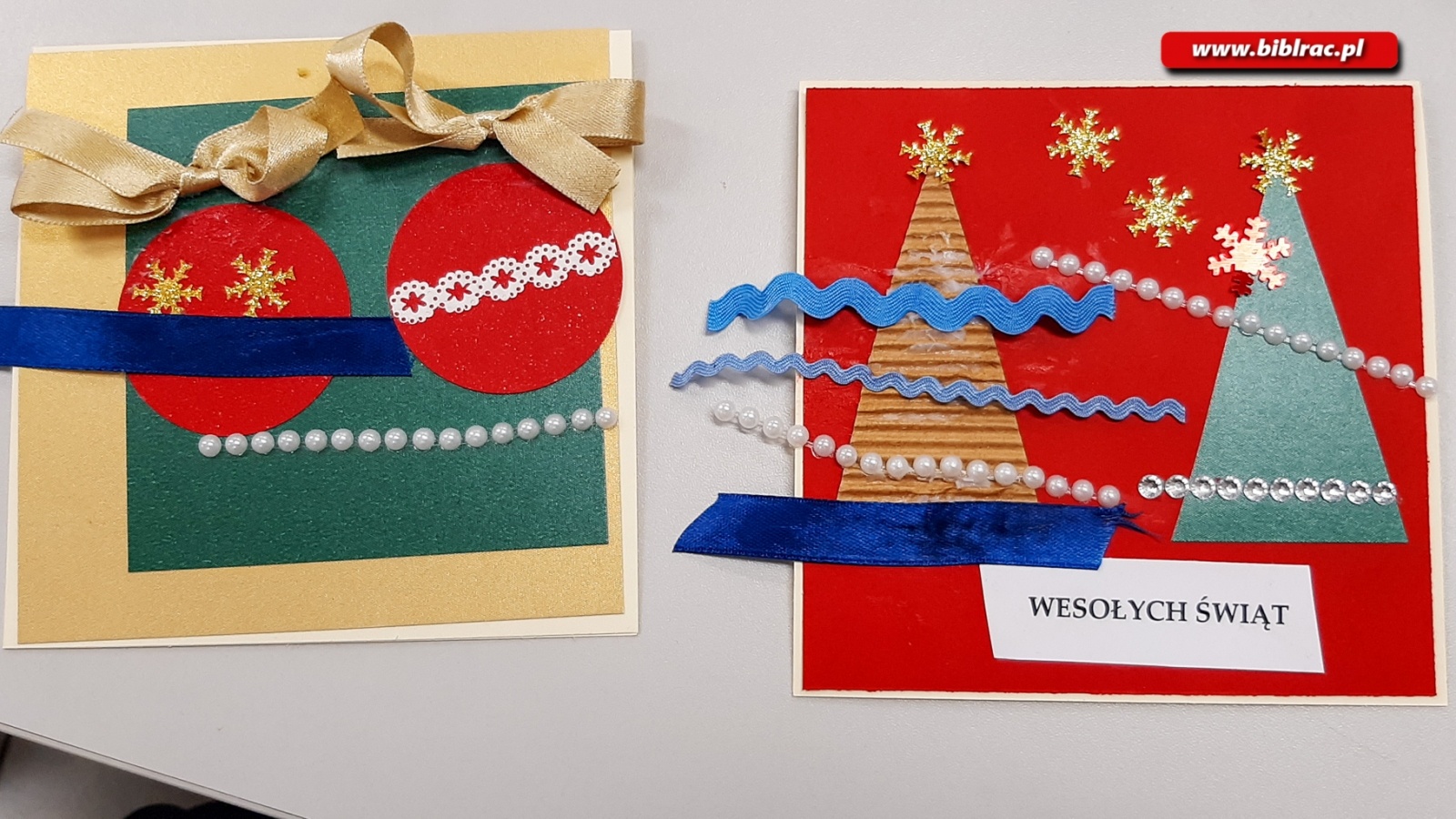 Zdjęcie w galerii na portalu naszraciborz.pl: Uczestnicy Biblioteki Bez Barier na warsztatach tworzenia kartek świątecznych wiadomości z regionu