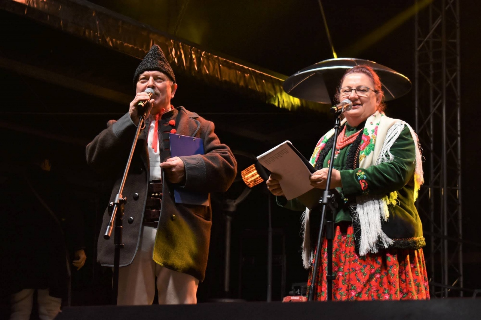 Zdjęcie w galerii na portalu naszraciborz.pl: Śląski Jarmark Bożonarodzeniowy na zamku w Raciborzu - dzień piąty wiadomości z regionu