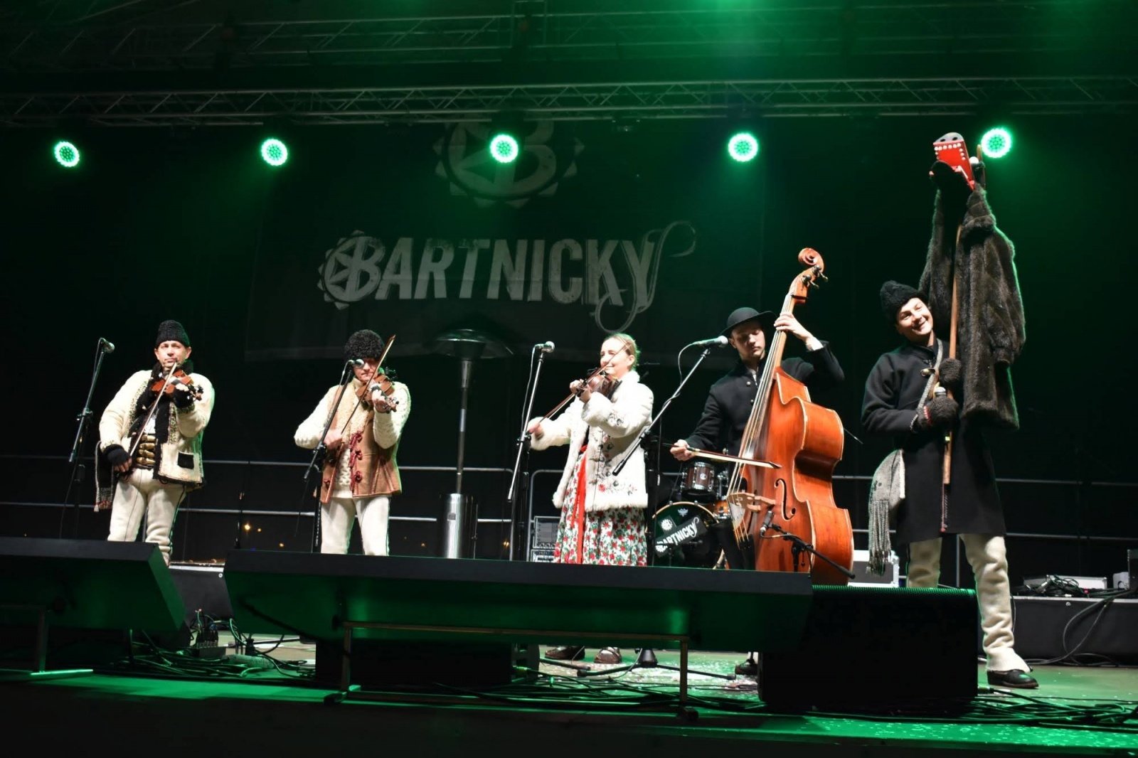 Zdjęcie w galerii na portalu naszraciborz.pl: Śląski Jarmark Bożonarodzeniowy na zamku w Raciborzu - dzień piąty wiadomości z regionu