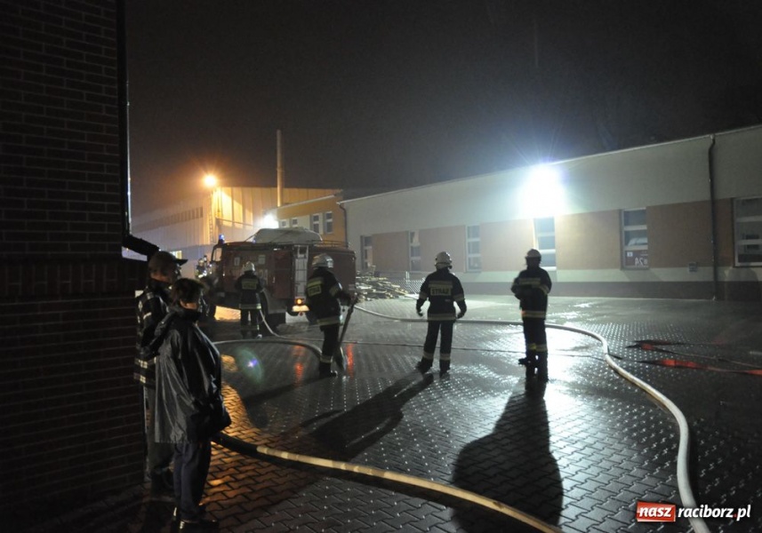 Zdjęcie w galerii na portalu naszraciborz.pl: Ćwiczenia: Pożar hali w Pietrowicach wiadomości z regionu