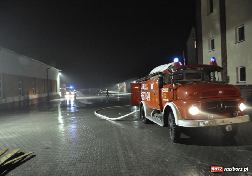 Zdjęcie w galerii na portalu naszraciborz.pl: Ćwiczenia: Pożar hali w Pietrowicach wiadomości z regionu