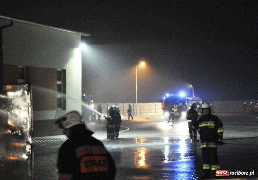 Zdjęcie w galerii na portalu naszraciborz.pl: Ćwiczenia: Pożar hali w Pietrowicach wiadomości z regionu