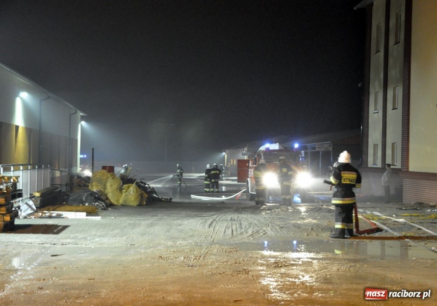 Zdjęcie w galerii na portalu naszraciborz.pl: Ćwiczenia: Pożar hali w Pietrowicach wiadomości z regionu