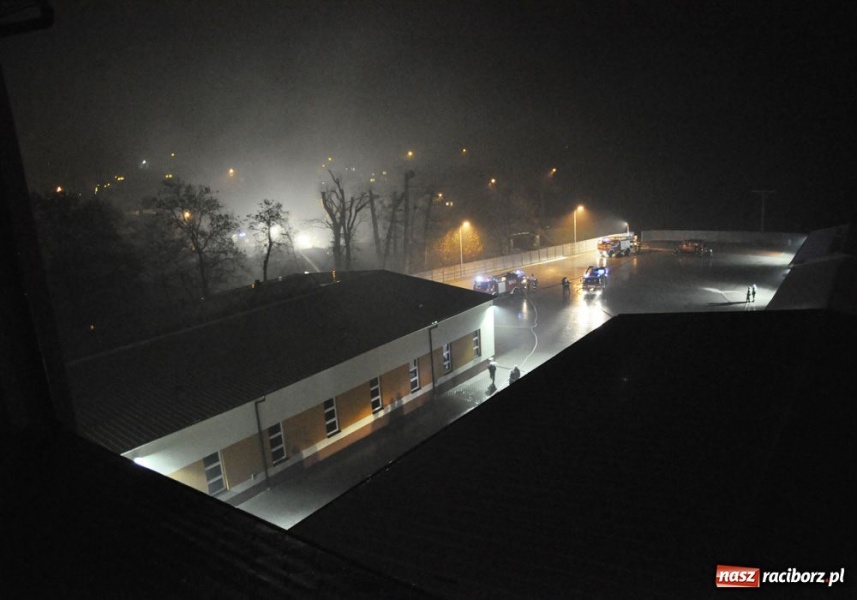 Zdjęcie w galerii na portalu naszraciborz.pl: Ćwiczenia: Pożar hali w Pietrowicach wiadomości z regionu