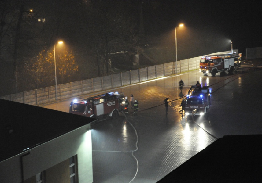 Zdjęcie w galerii na portalu naszraciborz.pl: Ćwiczenia: Pożar hali w Pietrowicach wiadomości z regionu