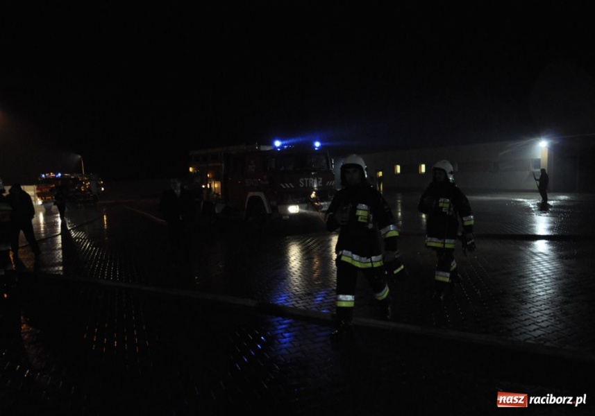 Zdjęcie w galerii na portalu naszraciborz.pl: Ćwiczenia: Pożar hali w Pietrowicach wiadomości z regionu