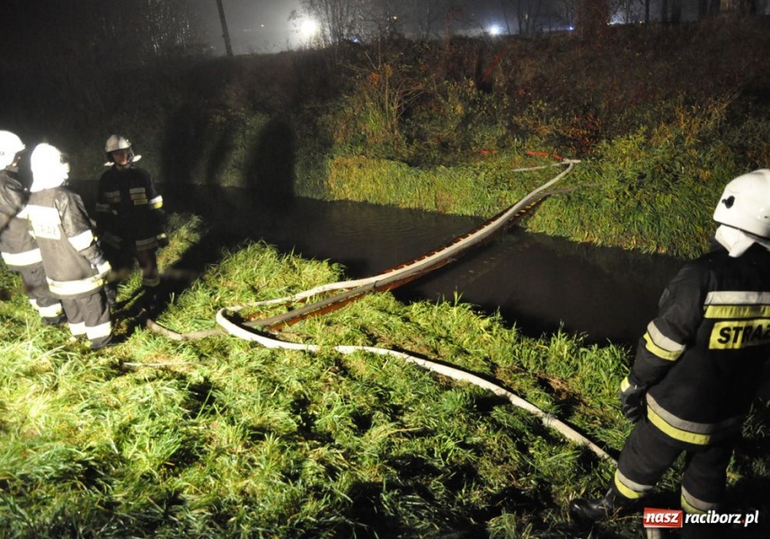 Zdjęcie w galerii na portalu naszraciborz.pl: Ćwiczenia: Pożar hali w Pietrowicach wiadomości z regionu