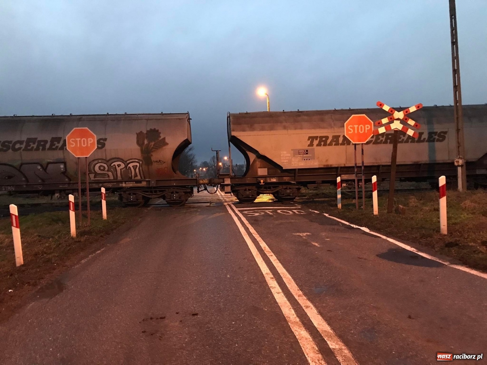 Zdjęcie w galerii na portalu naszraciborz.pl: Poszkodowany w tym wypadku Krzysztof i jego przyjaciele proszą o pomoc wiadomości z regionu