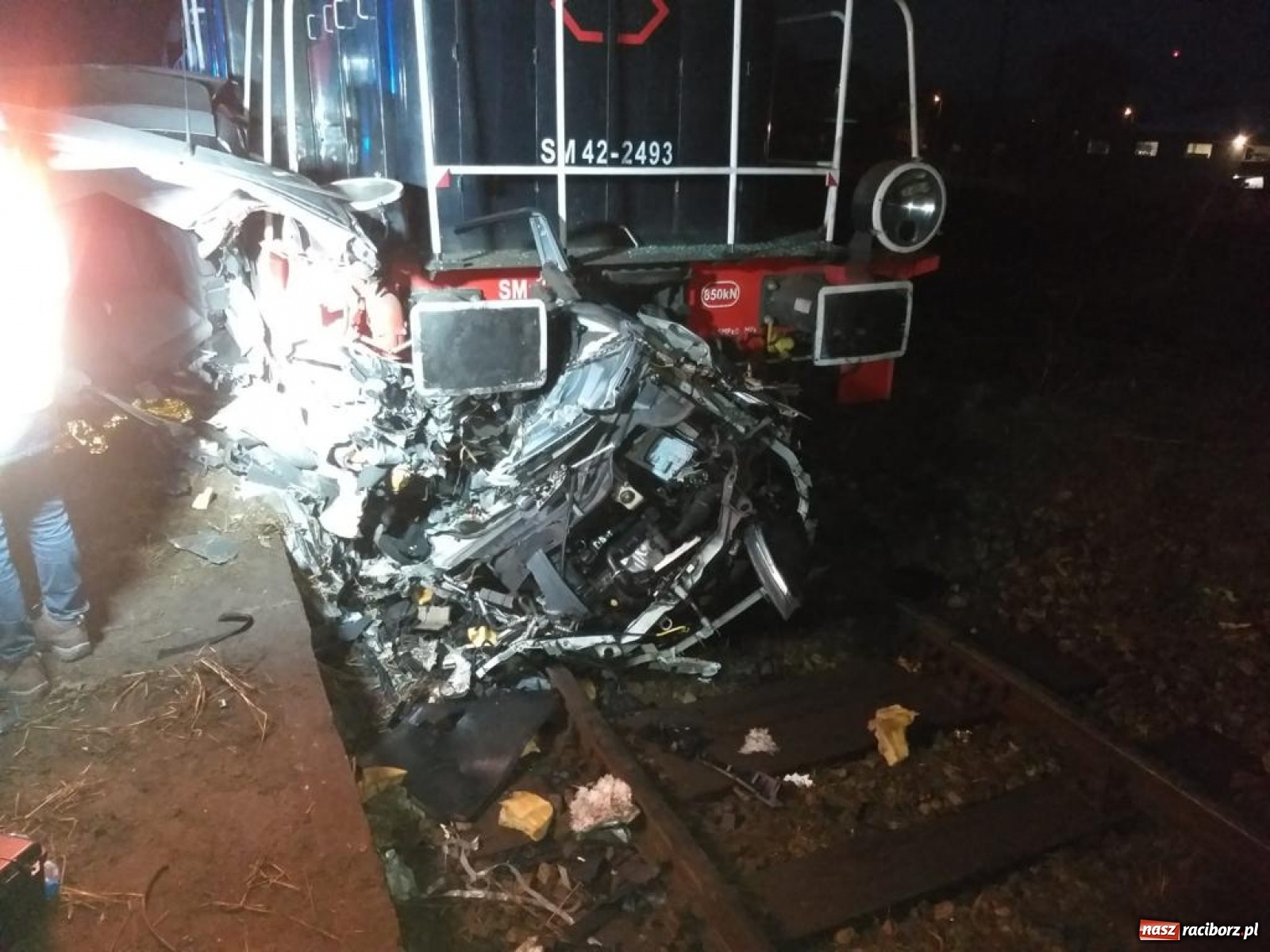 Zdjęcie w galerii na portalu naszraciborz.pl: Poszkodowany w tym wypadku Krzysztof i jego przyjaciele proszą o pomoc wiadomości z regionu