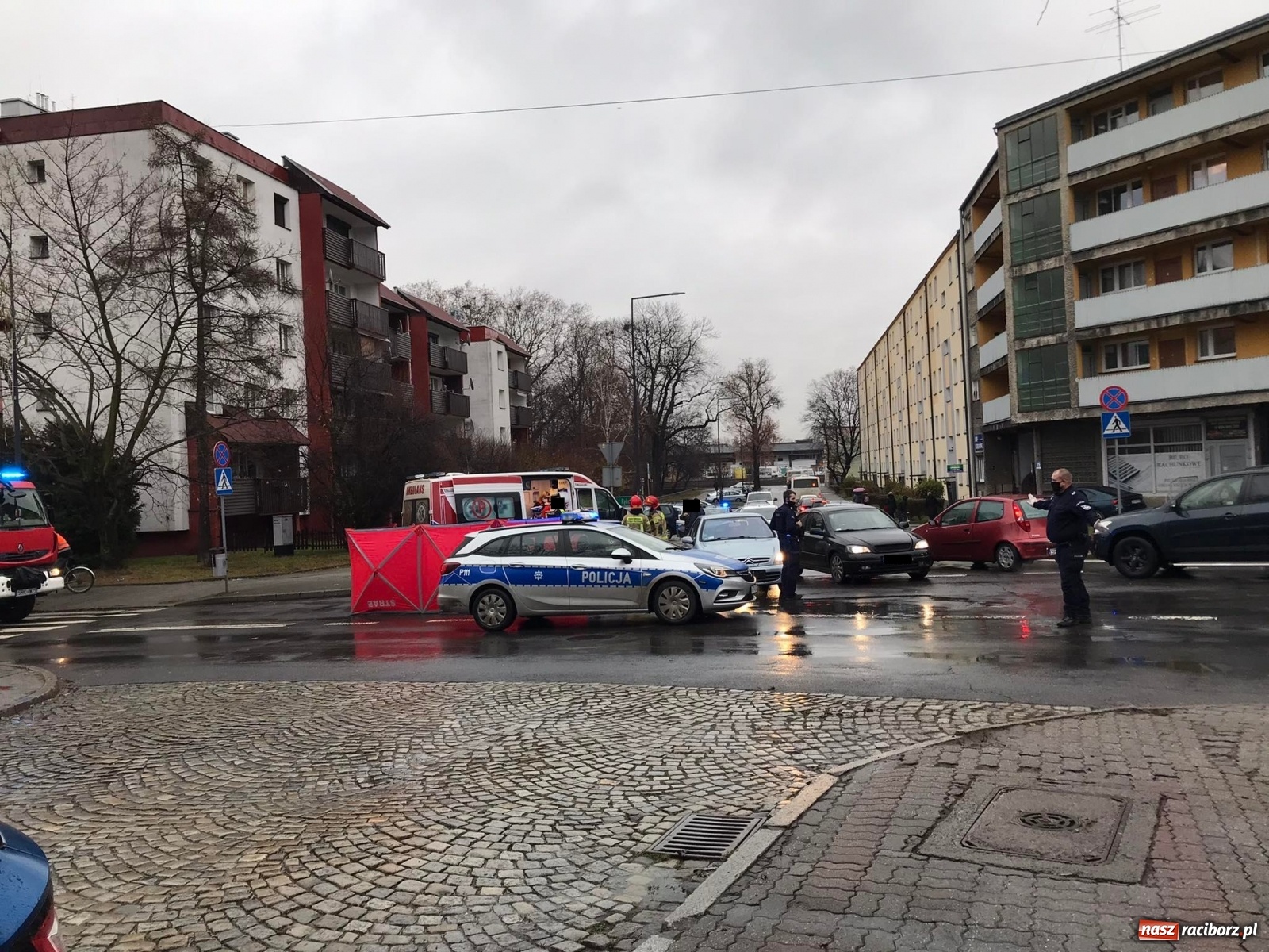 Zdjęcie w galerii na portalu naszraciborz.pl: Potrącenie rowerzysty na skrzyżowaniu Drzymały-Głowackiego wiadomości z regionu