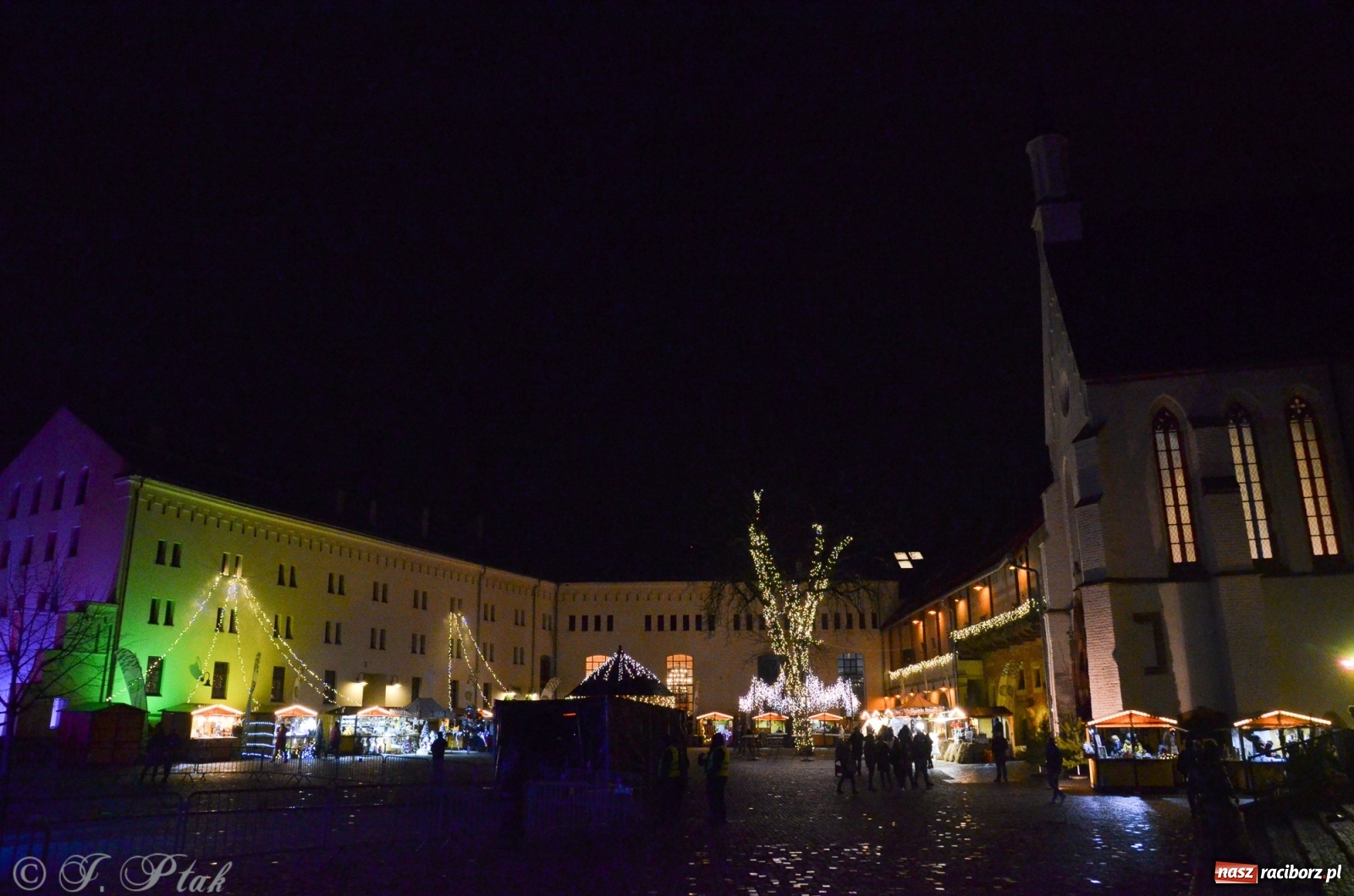 Zdjęcie w galerii na portalu naszraciborz.pl: Górale i tenorzy - szósty dzień jarmarku przy słabej frekwencji wiadomości z regionu