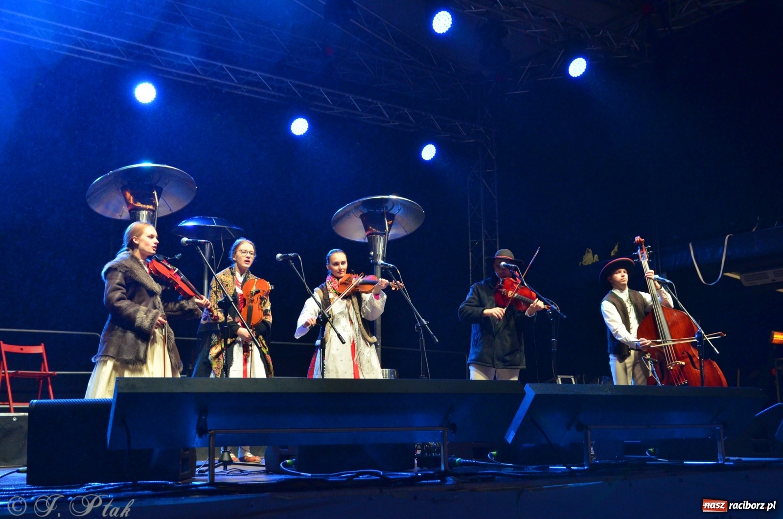 Zdjęcie w galerii na portalu naszraciborz.pl: Górale i tenorzy - szósty dzień jarmarku przy słabej frekwencji wiadomości z regionu
