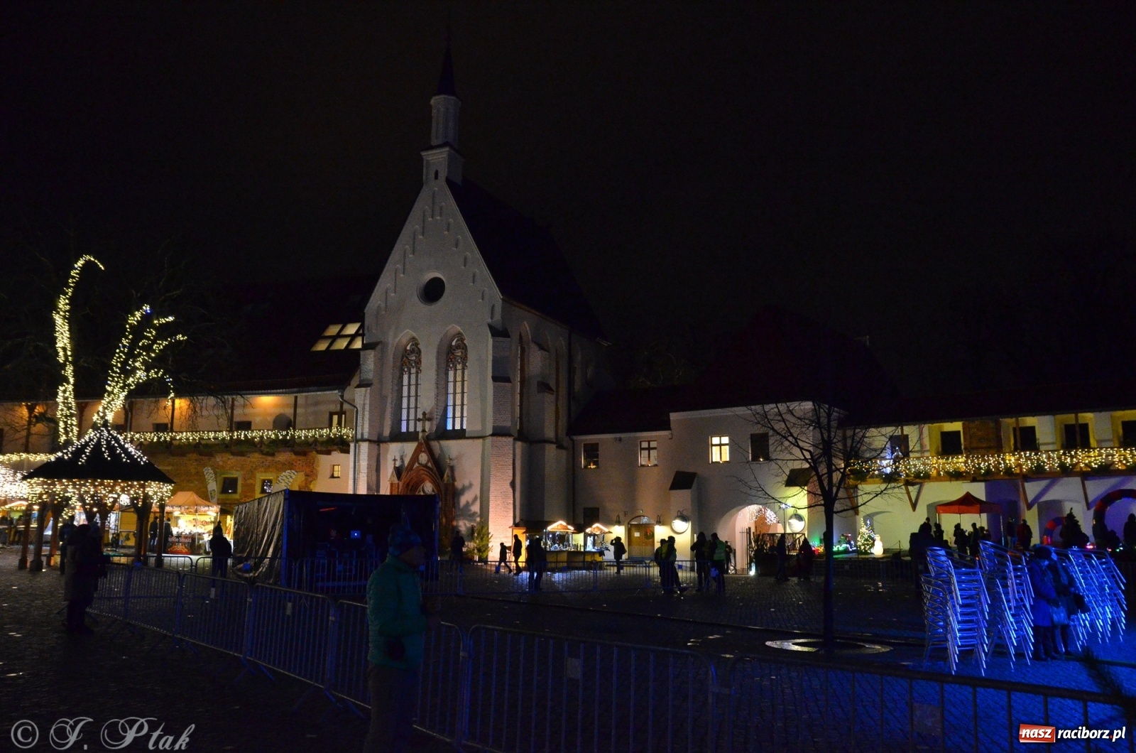Zdjęcie w galerii na portalu naszraciborz.pl: Górale i tenorzy - szósty dzień jarmarku przy słabej frekwencji wiadomości z regionu