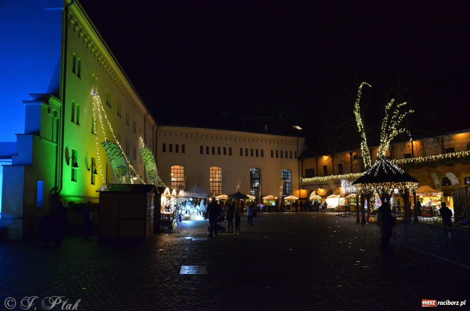 Zdjęcie w galerii na portalu naszraciborz.pl: Górale i tenorzy - szósty dzień jarmarku przy słabej frekwencji wiadomości z regionu