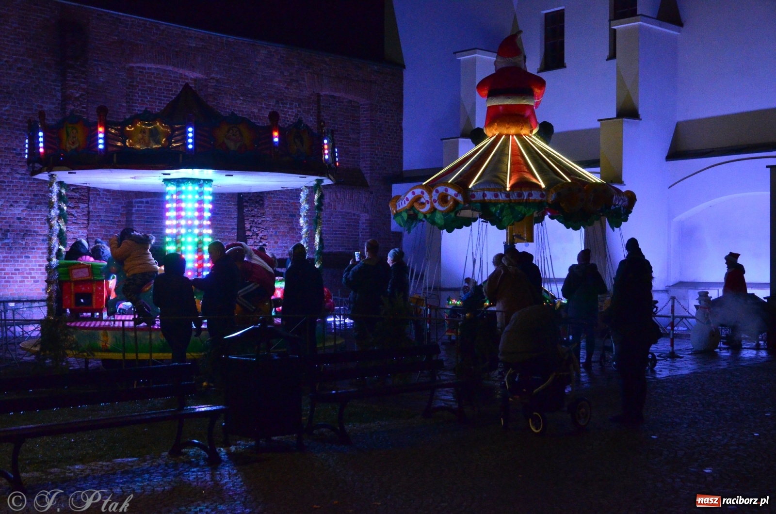 Zdjęcie w galerii na portalu naszraciborz.pl: Górale i tenorzy - szósty dzień jarmarku przy słabej frekwencji wiadomości z regionu