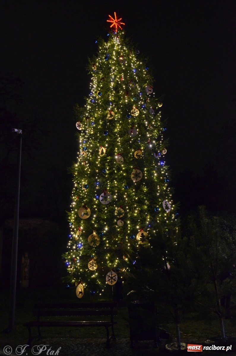 Zdjęcie w galerii na portalu naszraciborz.pl: Górale i tenorzy - szósty dzień jarmarku przy słabej frekwencji wiadomości z regionu