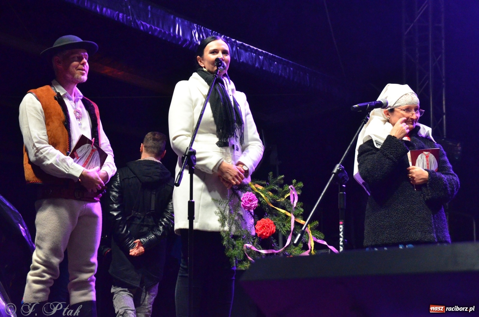 Zdjęcie w galerii na portalu naszraciborz.pl: Górale i tenorzy - szósty dzień jarmarku przy słabej frekwencji wiadomości z regionu