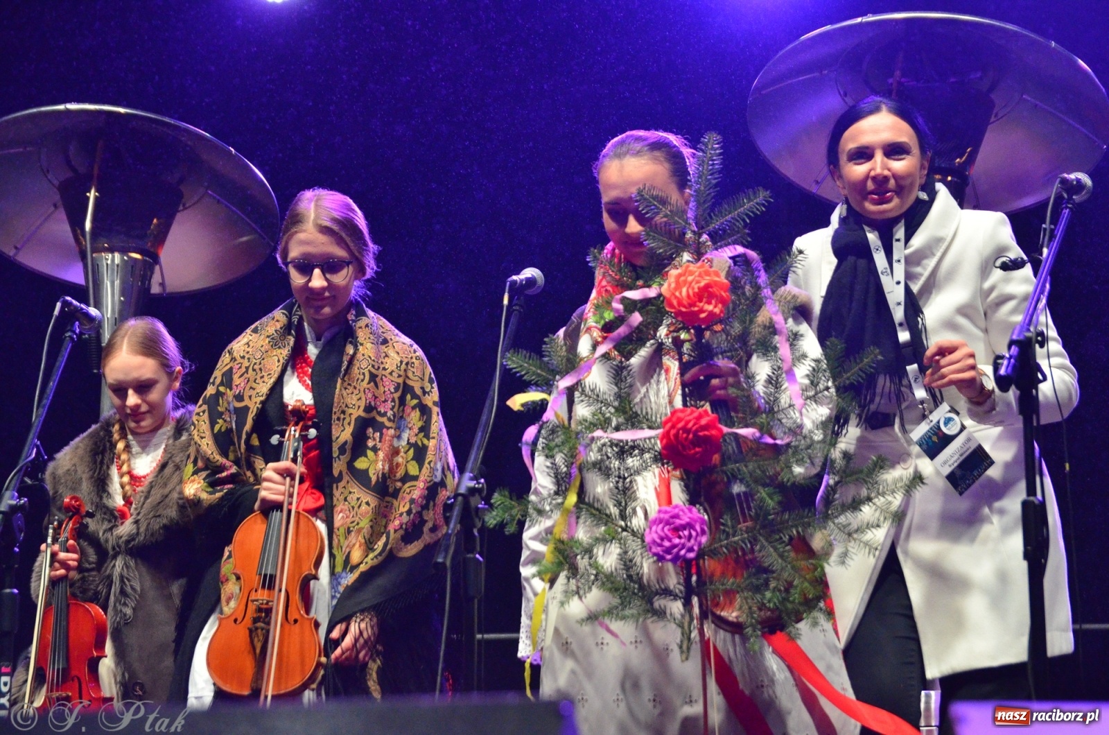 Zdjęcie w galerii na portalu naszraciborz.pl: Górale i tenorzy - szósty dzień jarmarku przy słabej frekwencji wiadomości z regionu
