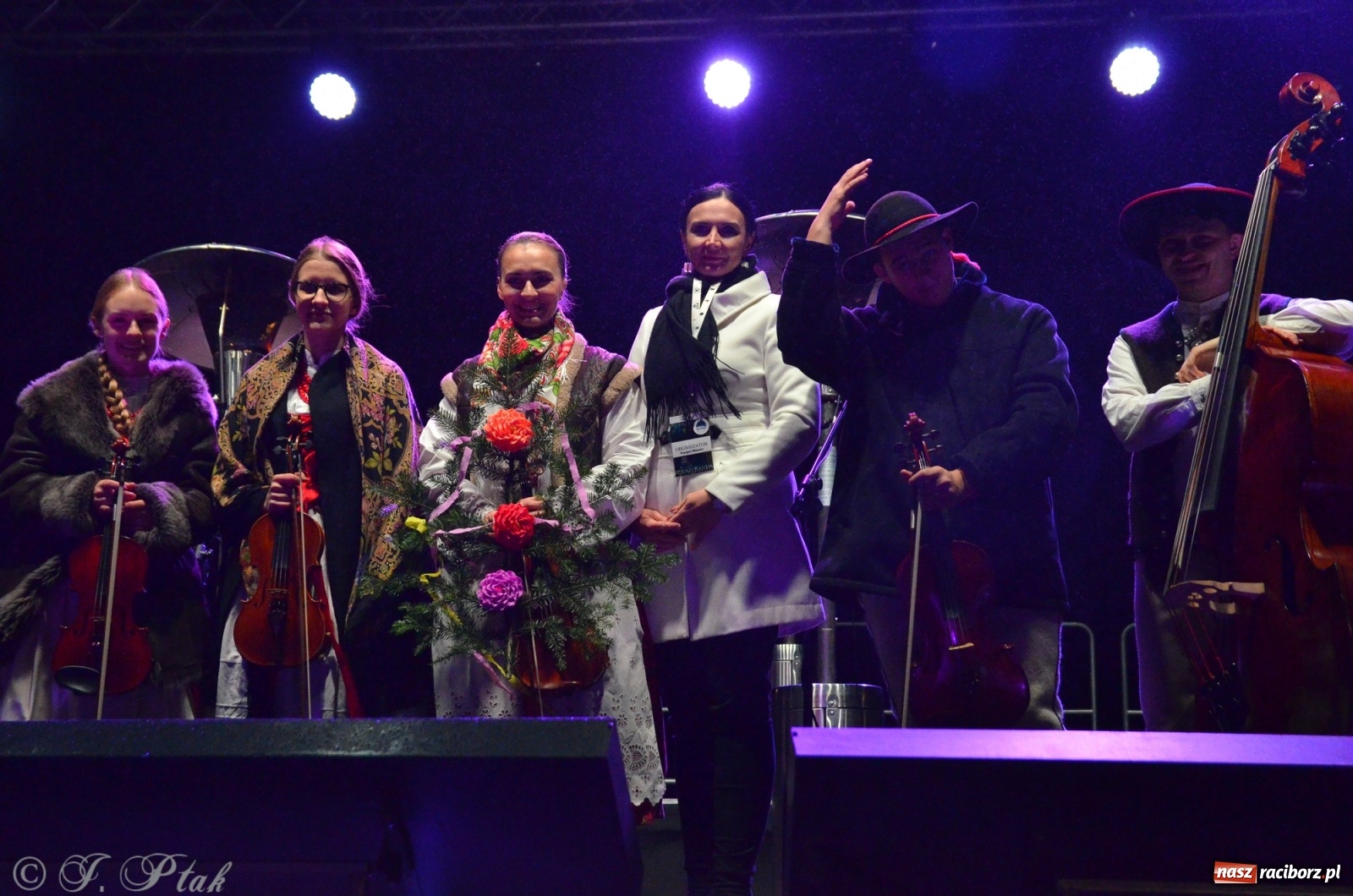 Zdjęcie w galerii na portalu naszraciborz.pl: Górale i tenorzy - szósty dzień jarmarku przy słabej frekwencji wiadomości z regionu