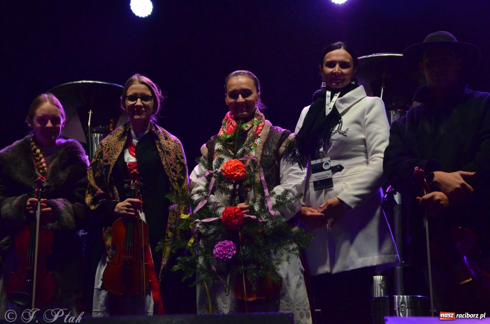 Zdjęcie w galerii na portalu naszraciborz.pl: Górale i tenorzy - szósty dzień jarmarku przy słabej frekwencji wiadomości z regionu