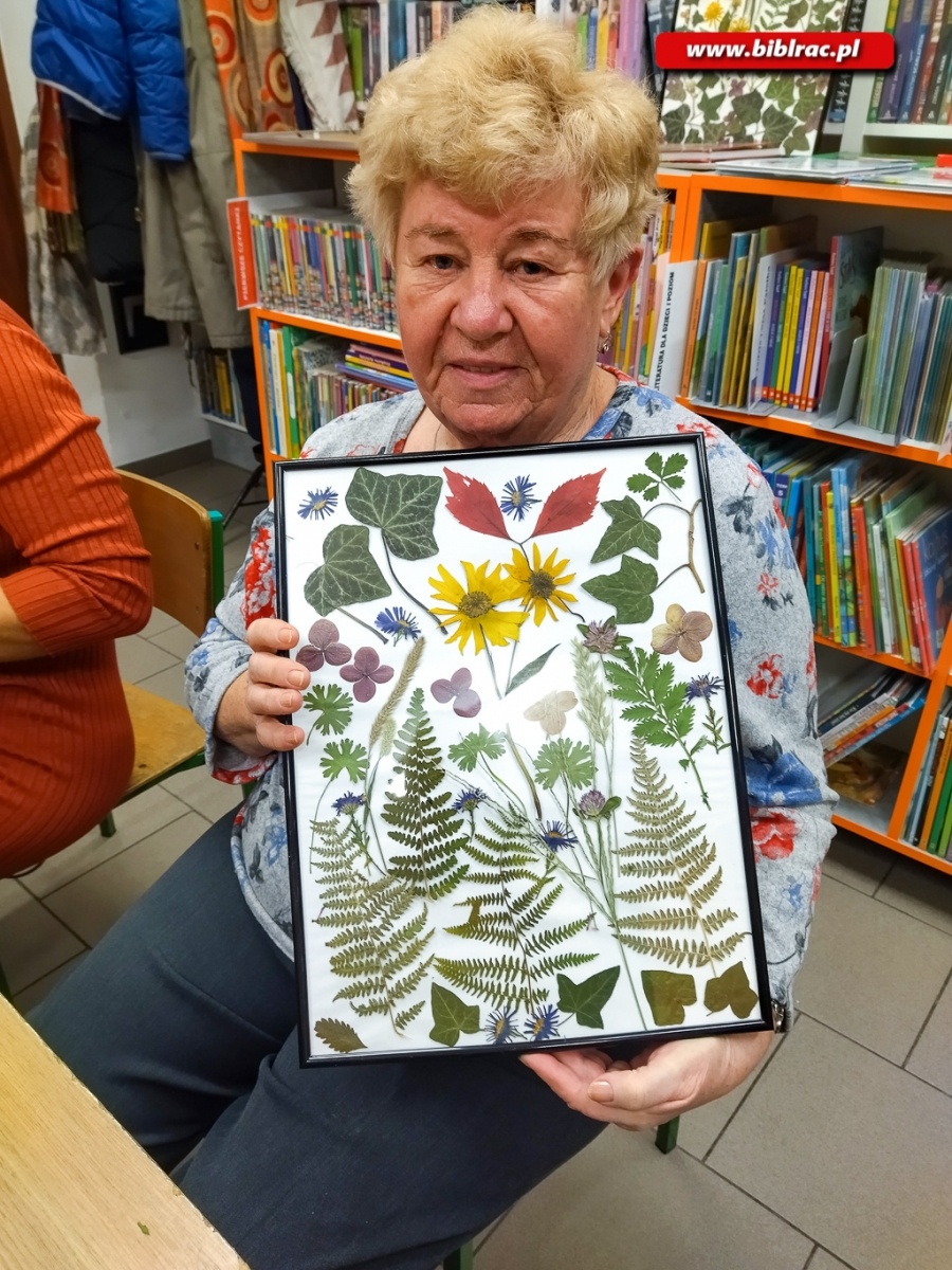 Zdjęcie w galerii na portalu naszraciborz.pl: Świąteczne warsztaty dla dzieci w bibliotece w Markowicach wiadomości z regionu