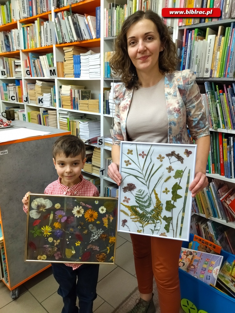 Zdjęcie w galerii na portalu naszraciborz.pl: Świąteczne warsztaty dla dzieci w bibliotece w Markowicach wiadomości z regionu