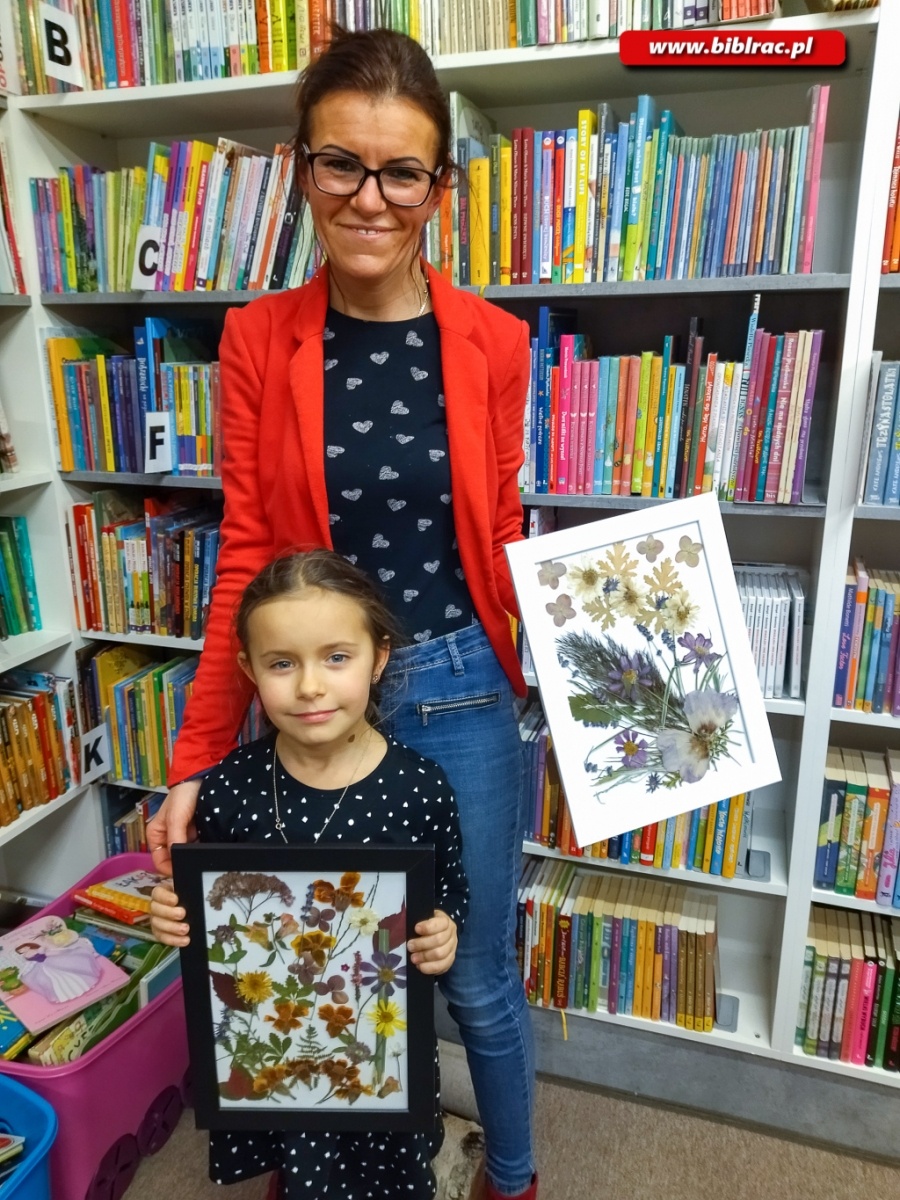 Zdjęcie w galerii na portalu naszraciborz.pl: Świąteczne warsztaty dla dzieci w bibliotece w Markowicach wiadomości z regionu