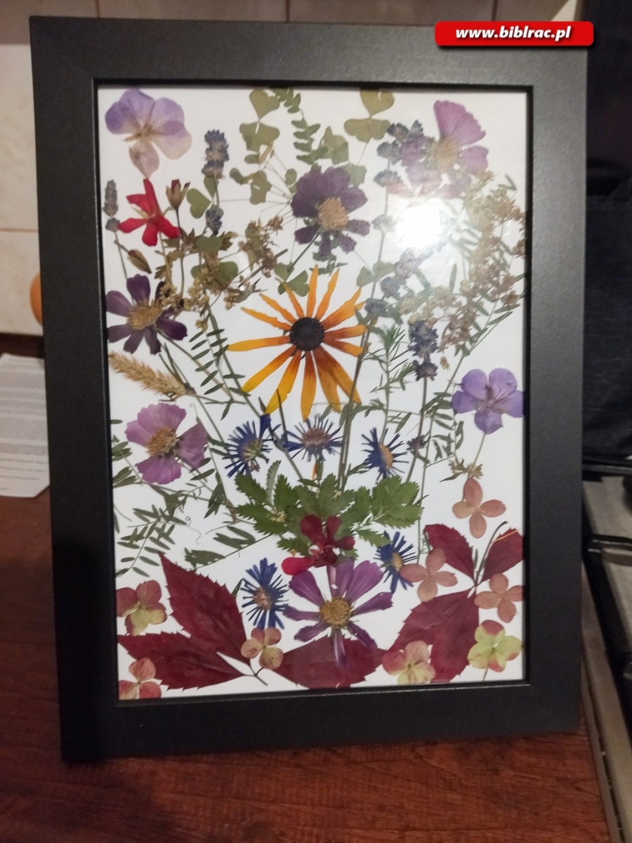 Zdjęcie w galerii na portalu naszraciborz.pl: Świąteczne warsztaty dla dzieci w bibliotece w Markowicach wiadomości z regionu