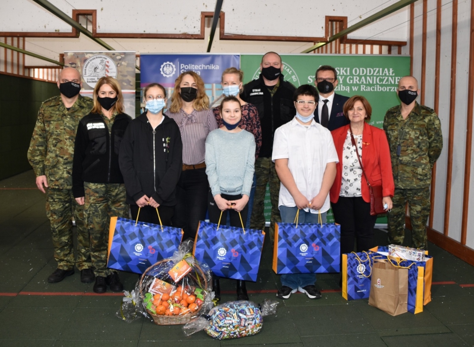 Zdjęcie w galerii na portalu naszraciborz.pl: Julia i Przemek wykonali najładniejsze kartki wiadomości z regionu