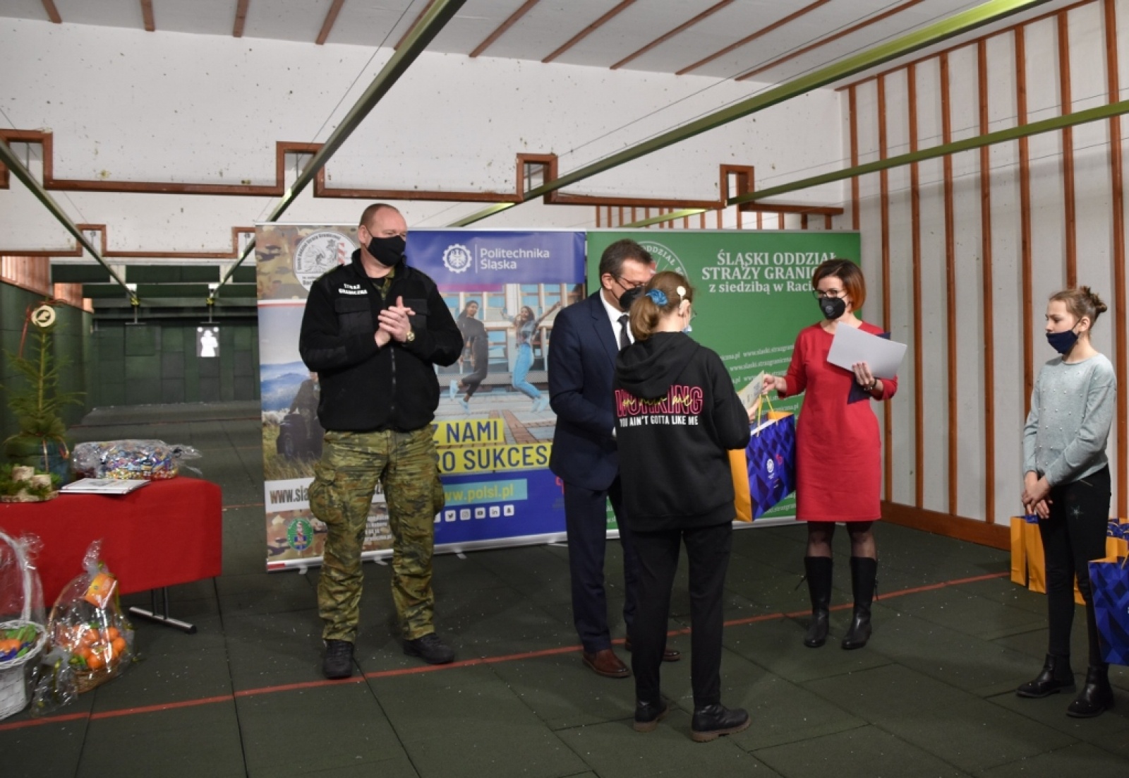 Zdjęcie w galerii na portalu naszraciborz.pl: Julia i Przemek wykonali najładniejsze kartki wiadomości z regionu