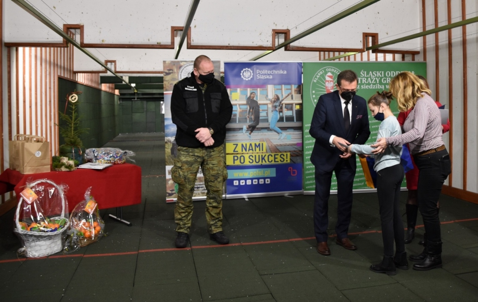 Zdjęcie w galerii na portalu naszraciborz.pl: Julia i Przemek wykonali najładniejsze kartki wiadomości z regionu