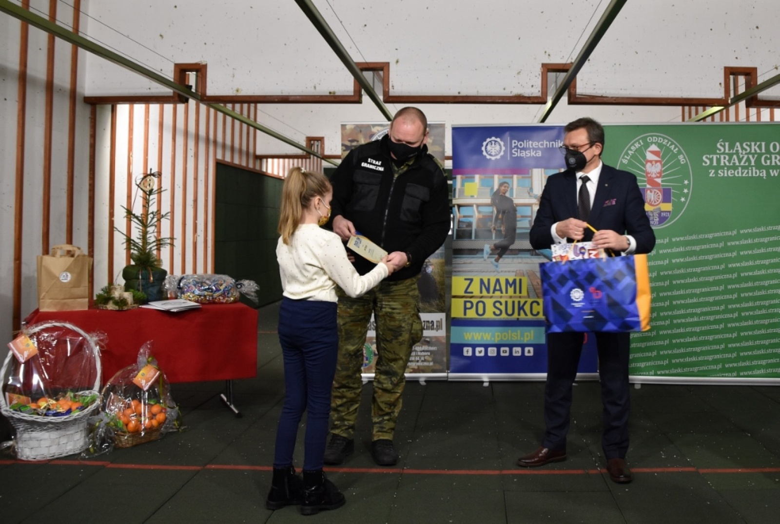 Zdjęcie w galerii na portalu naszraciborz.pl: Julia i Przemek wykonali najładniejsze kartki wiadomości z regionu