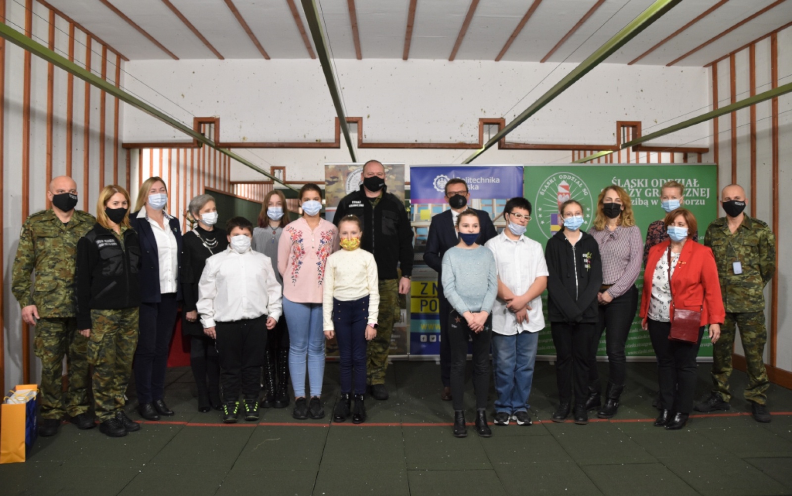 Zdjęcie w galerii na portalu naszraciborz.pl: Julia i Przemek wykonali najładniejsze kartki wiadomości z regionu