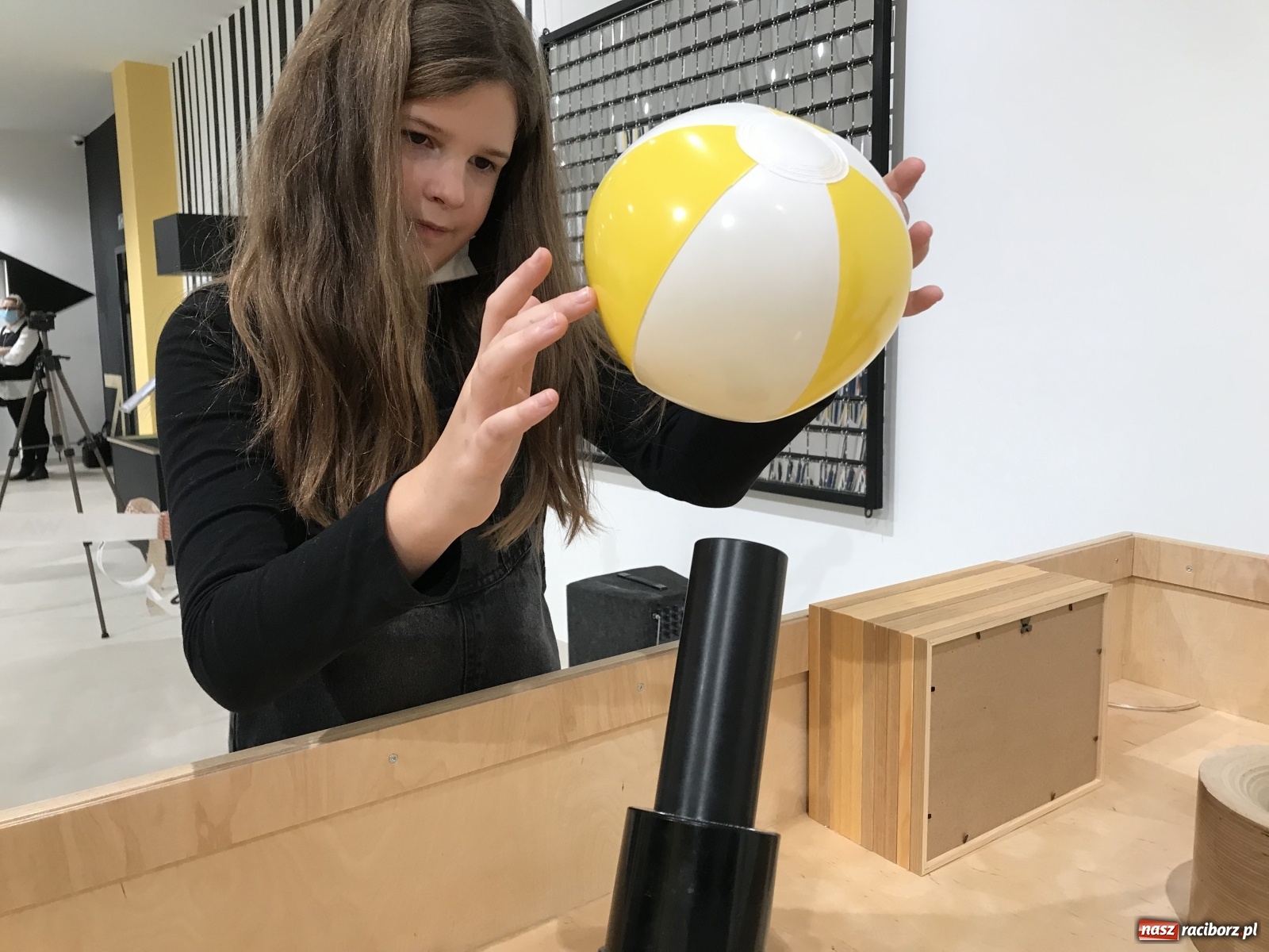 Zdjęcie w galerii na portalu naszraciborz.pl: Doświadczajcie i opowiadajcie! SOWA przy SP 18 otwarta po raz drugi wiadomości z regionu