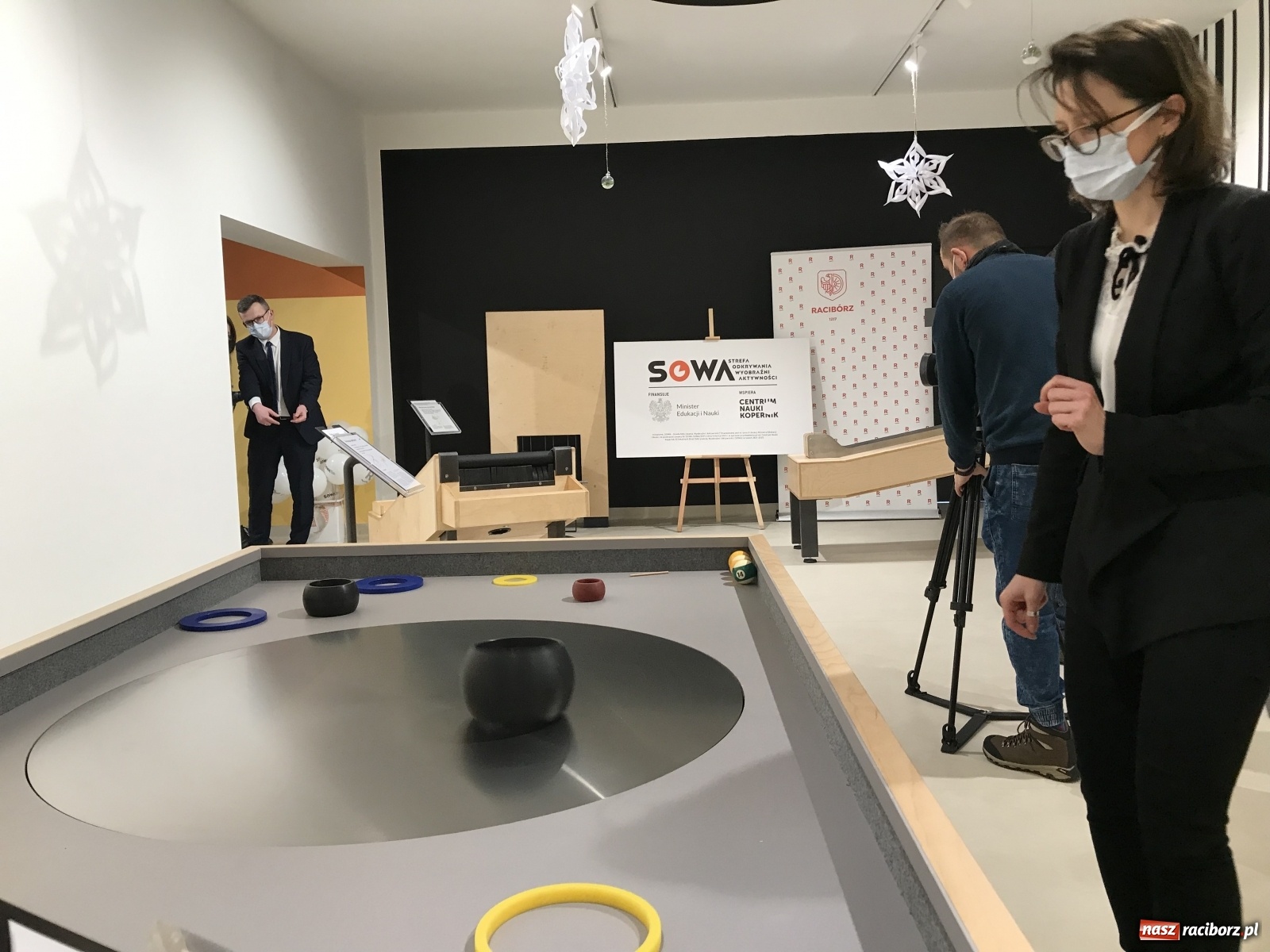 Zdjęcie w galerii na portalu naszraciborz.pl: Doświadczajcie i opowiadajcie! SOWA przy SP 18 otwarta po raz drugi wiadomości z regionu