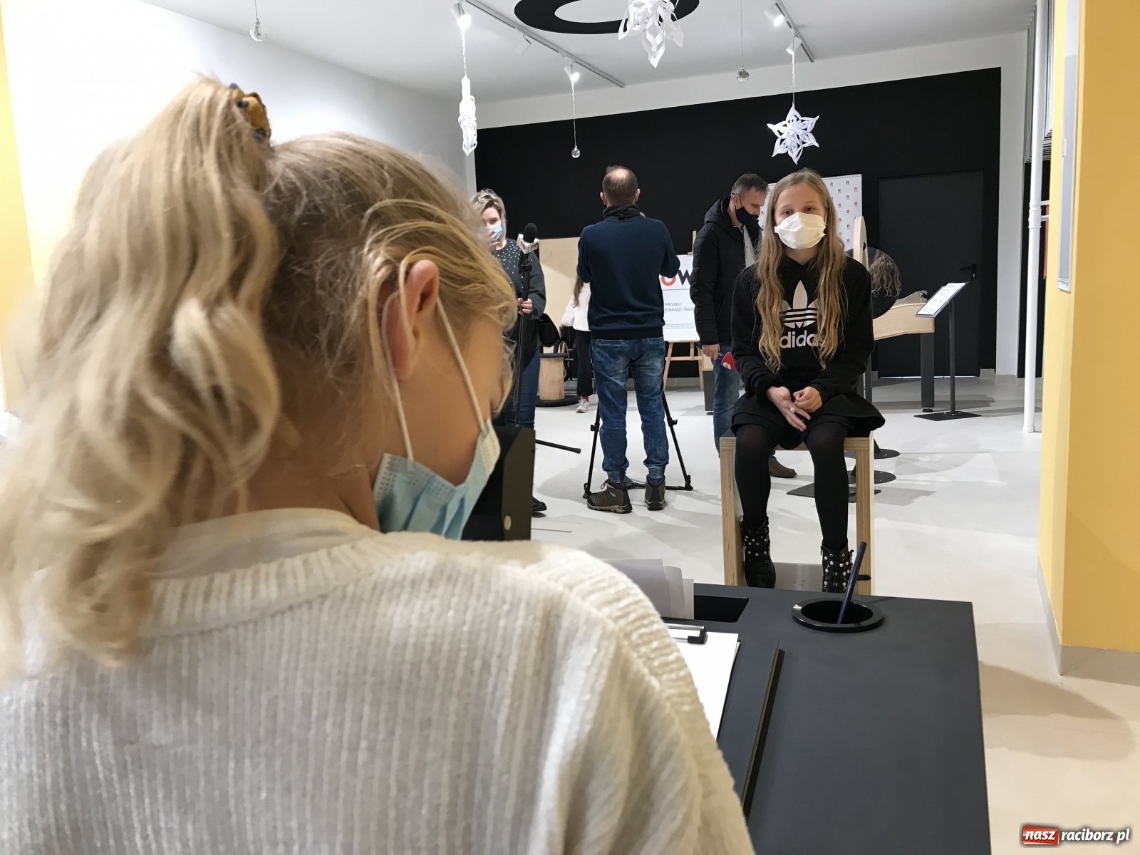 Zdjęcie w galerii na portalu naszraciborz.pl: Doświadczajcie i opowiadajcie! SOWA przy SP 18 otwarta po raz drugi wiadomości z regionu