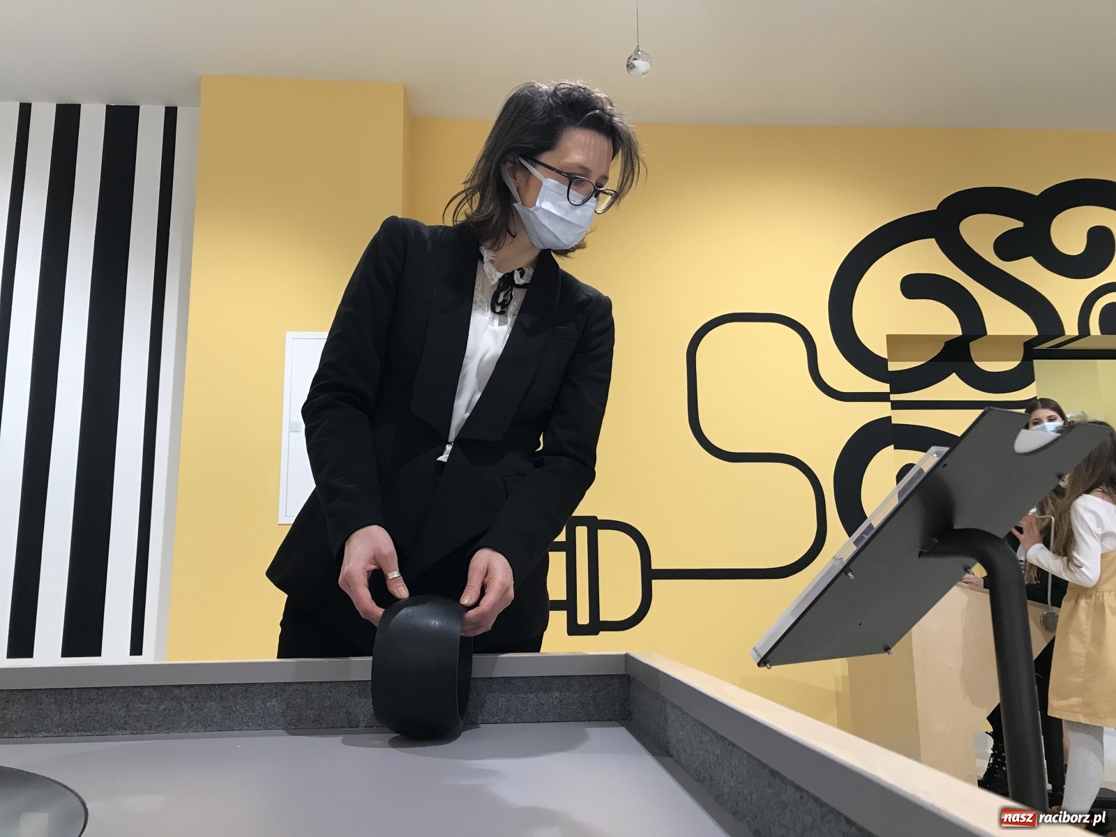 Zdjęcie w galerii na portalu naszraciborz.pl: Doświadczajcie i opowiadajcie! SOWA przy SP 18 otwarta po raz drugi wiadomości z regionu