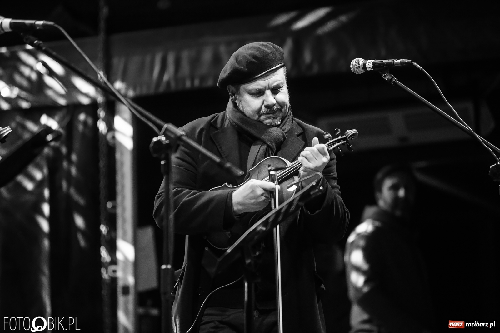 Zdjęcie w galerii na portalu naszraciborz.pl: Magiczny kolędowy wieczór na zamku z ZAKOPOWER [WIDEO] wiadomości z regionu