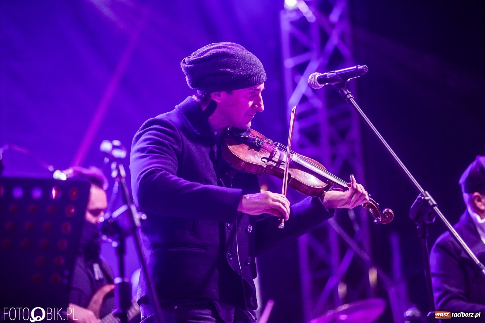 Zdjęcie w galerii na portalu naszraciborz.pl: Magiczny kolędowy wieczór na zamku z ZAKOPOWER [WIDEO] wiadomości z regionu