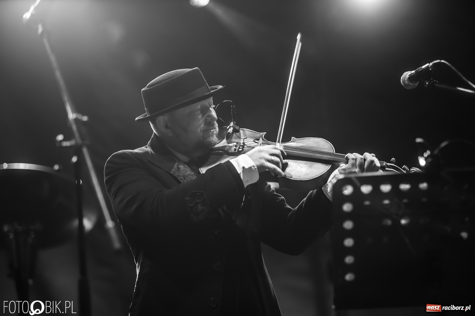 Zdjęcie w galerii na portalu naszraciborz.pl: Magiczny kolędowy wieczór na zamku z ZAKOPOWER [WIDEO] wiadomości z regionu