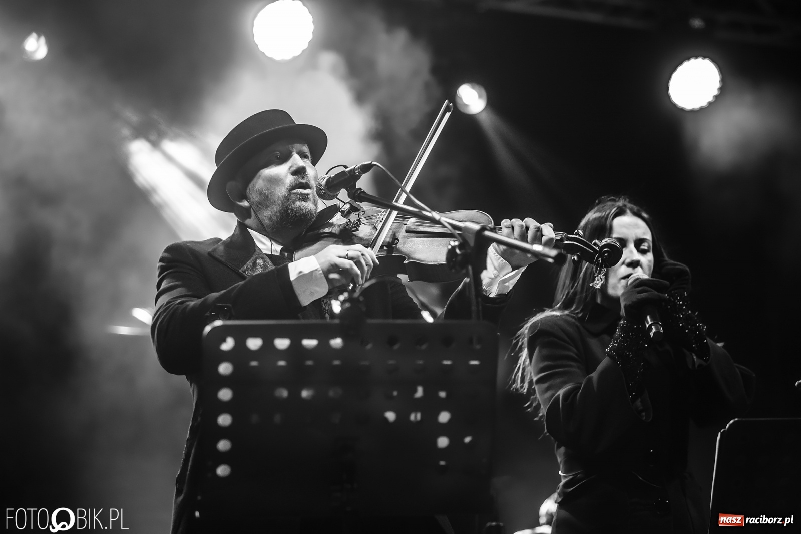 Zdjęcie w galerii na portalu naszraciborz.pl: Magiczny kolędowy wieczór na zamku z ZAKOPOWER [WIDEO] wiadomości z regionu