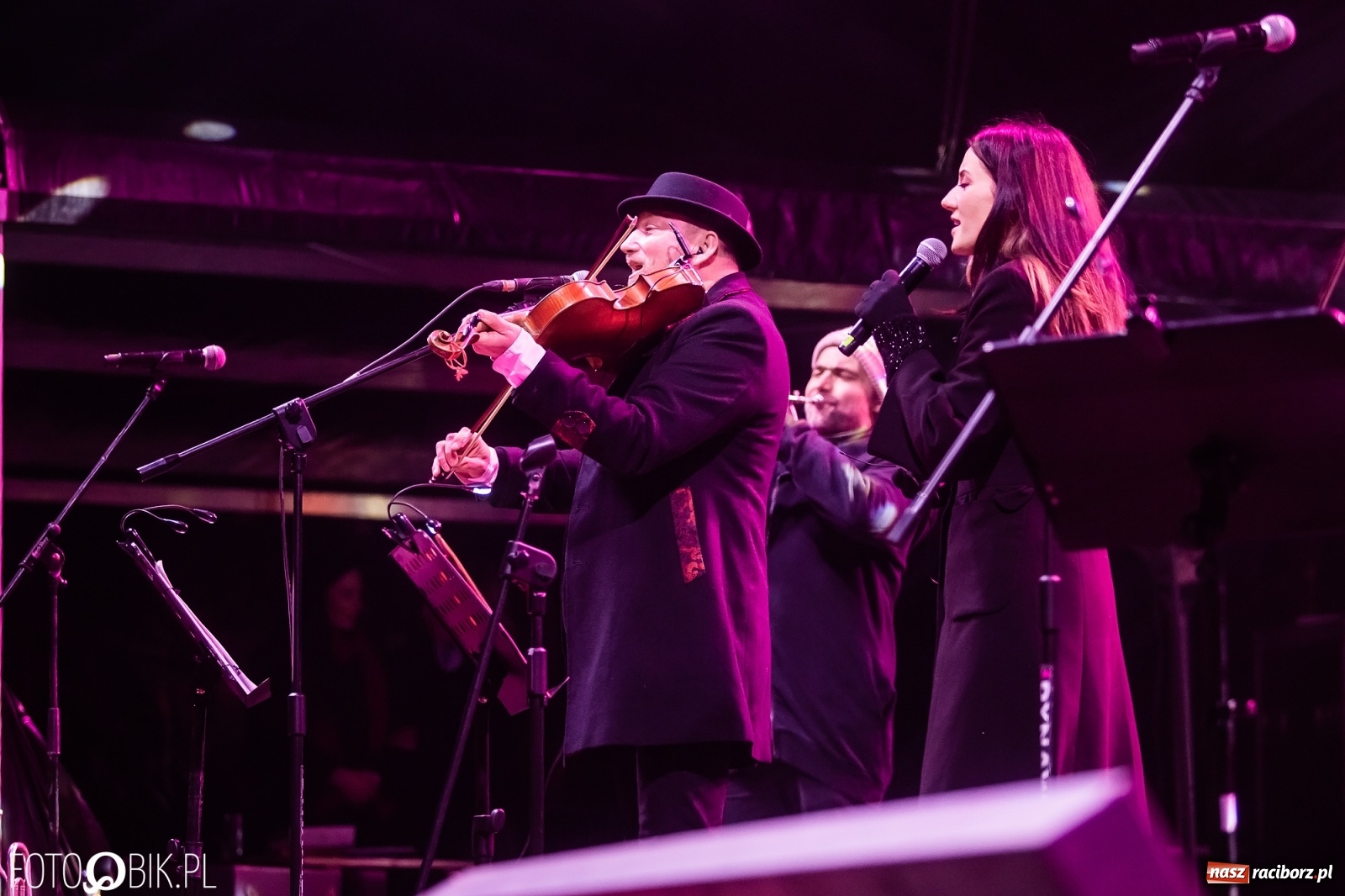 Zdjęcie w galerii na portalu naszraciborz.pl: Magiczny kolędowy wieczór na zamku z ZAKOPOWER [WIDEO] wiadomości z regionu