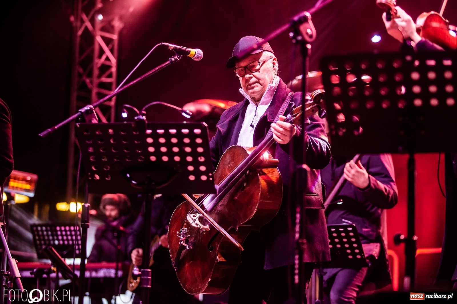 Zdjęcie w galerii na portalu naszraciborz.pl: Magiczny kolędowy wieczór na zamku z ZAKOPOWER [WIDEO] wiadomości z regionu